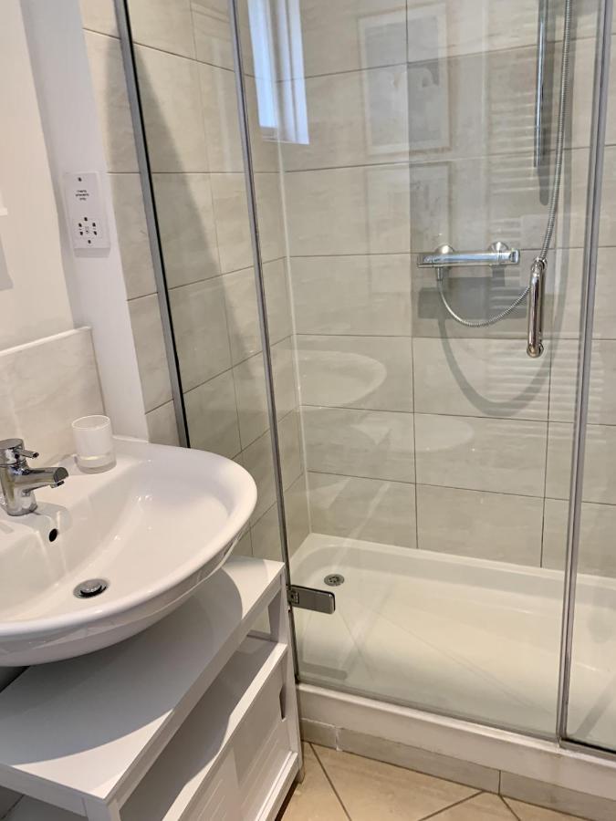 Lovely Newly Refurbished Apartment In Battersea London Eksteriør billede